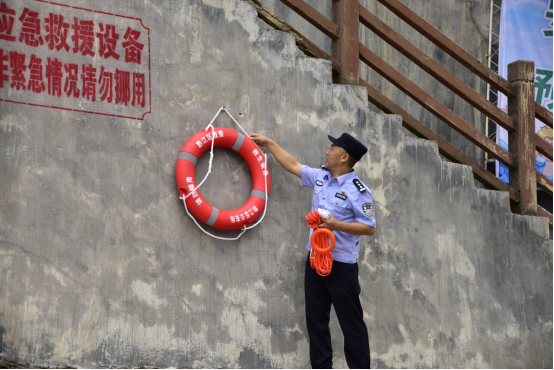 重庆黔江公安联合多部门强化夏季防溺水工作