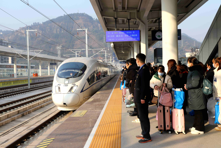 云阳167名务工人员乘坐高铁专列赴上海返岗